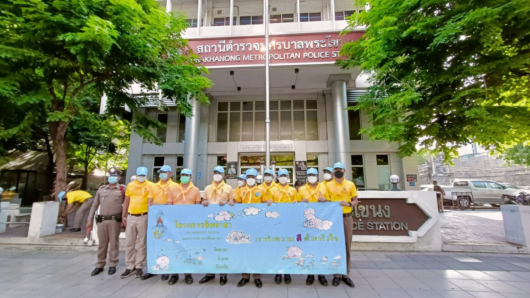 พ.ต.อ.วชิรากรณ์ วงศ์บุญ ผกก.สน.พระโขนง จัดกิจกรรมจิตอาสาพระราชทาน เนื่องในโอกาสวันเฉลิมพระชนมพรรษาสมเด็จพระนางเจ้าสุทิดา พัชรสุธาพิมลลักษณ พระบรมราชินี วันที่ 3 มิถุนายน 2565