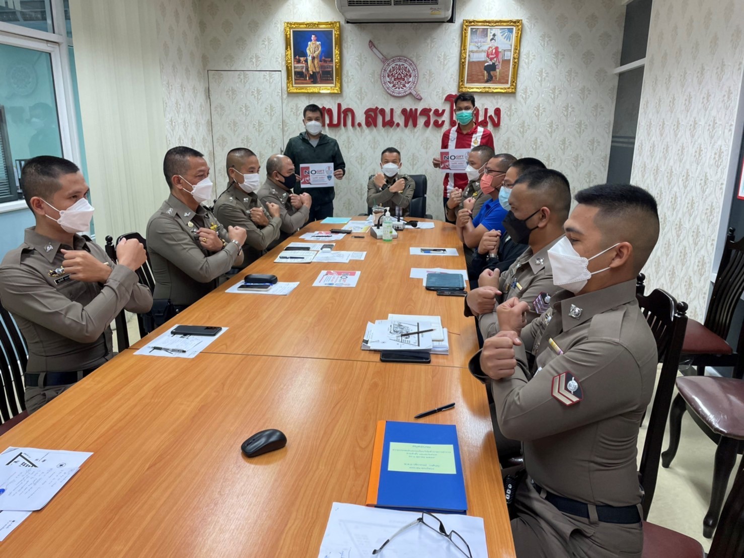พ.ต.อ.วชิรากรณ์ วงศ์บุญ ผกก.สน.พระโขนง พร้อมคณะทำงาน ร่วมแสดงเจตจำนงสุจริต  No Gift Policy