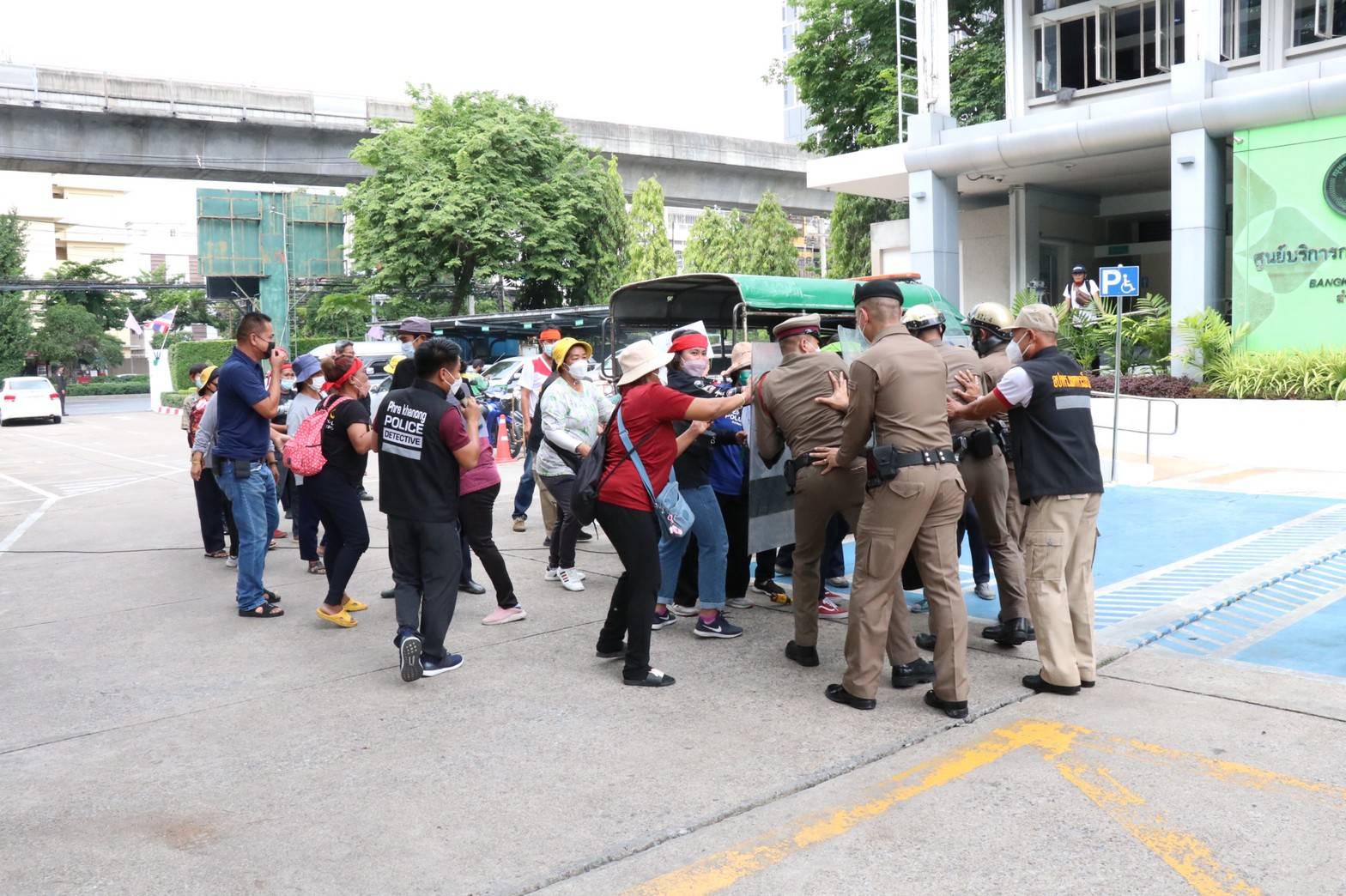 อบรมให้ความรู้เกี่ยวกับจัดการชุมนุมสาธารณะภายในพื้นที่สำนักงานพระโขนง