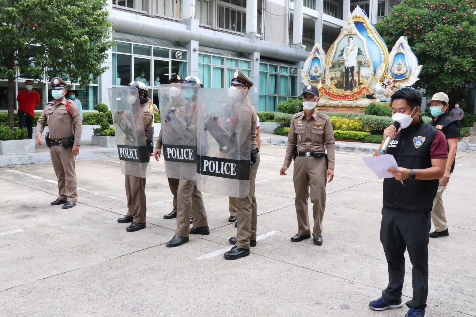 อบรมให้ความรู้เกี่ยวกับจัดการชุมนุมสาธารณะภายในพื้นที่สำนักงานพระโขนง
