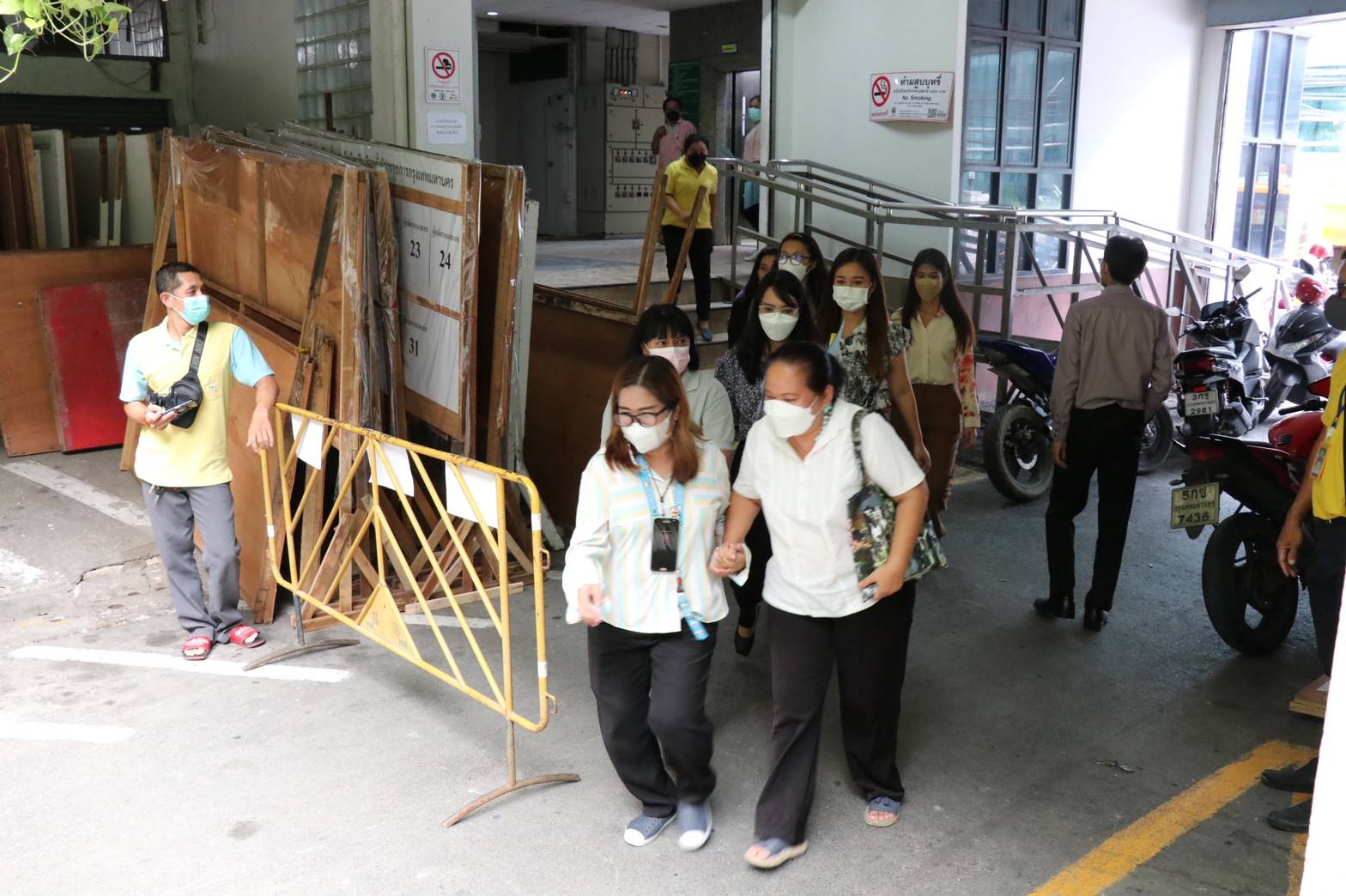 อบรมให้ความรู้เกี่ยวกับจัดการชุมนุมสาธารณะภายในพื้นที่สำนักงานพระโขนง