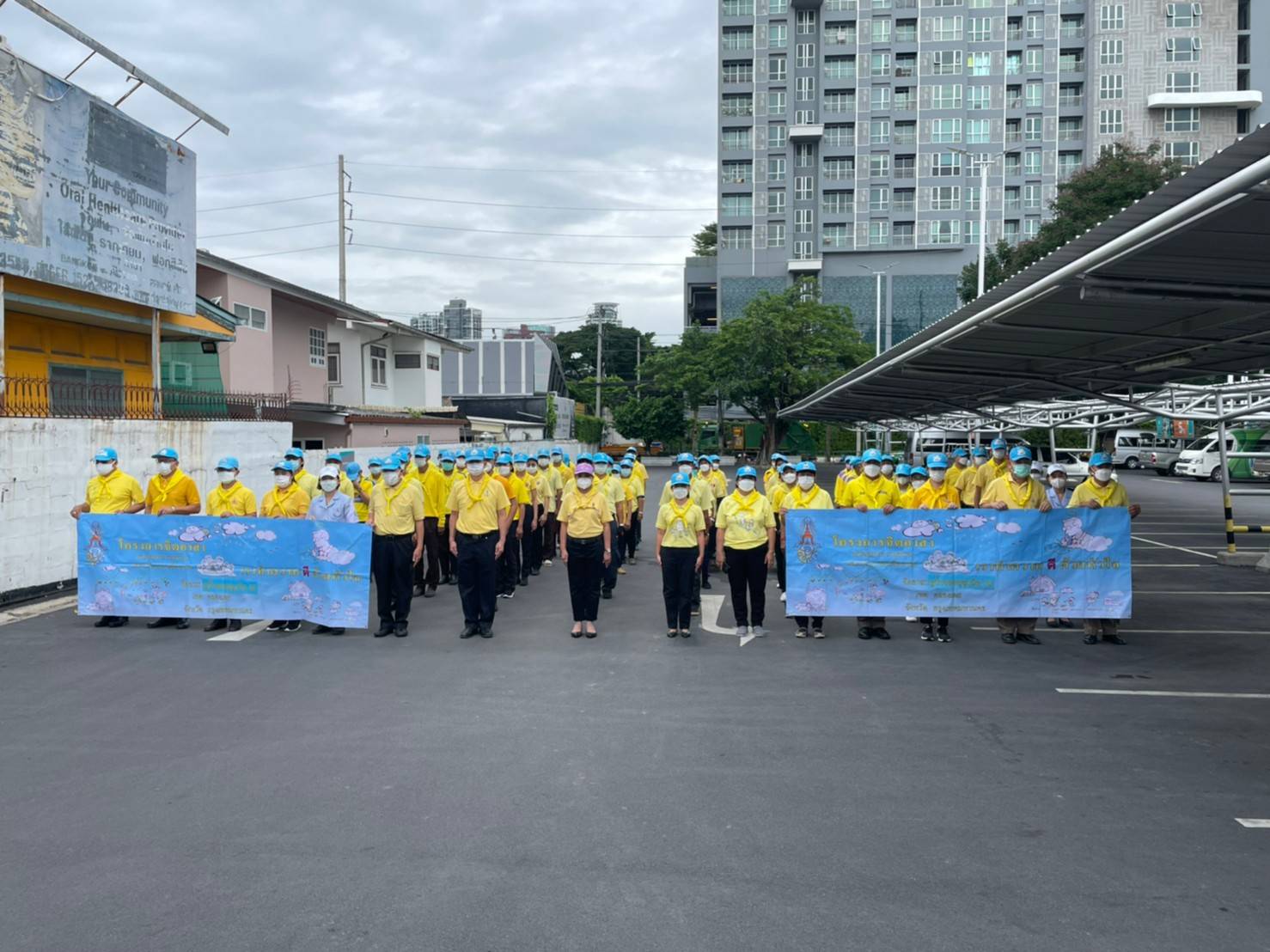 สน.พระโขนง เข้าร่วมกิจกรรมจิตอาสา เราทำความดีด้วยหัวใจ เปิดทางน้ำไหล เก็บขยะวัชพืช บริเวณคูน้ำซอยสุขุมวิท 50 (จากคลองคาง ถึงคลองบางจาก) กับสำนักงานเขตคลองเตย และประชาชนจิตอาสาในพื้นที่ ร่วมกิจกรรม เราทำความดี ด้วยหัวใจ